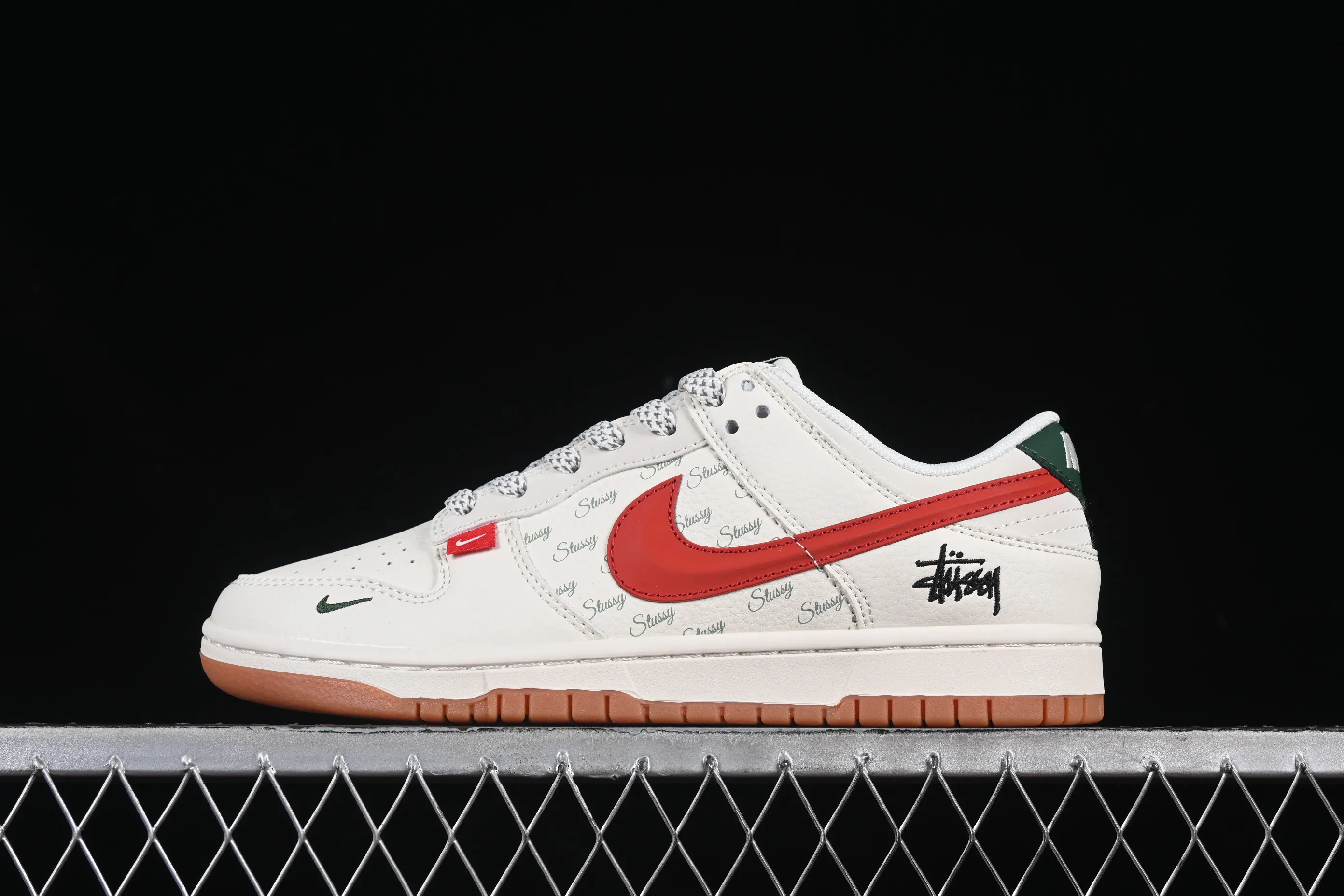All categories Nk SB Dunk Series Nk SB Dunk Low High-end customized low-top sneakers Nike SB Dunk Low Stusi co-branded three-dimensional red hook Anniversary high-end customized low-top casual sneakers XS6089-542